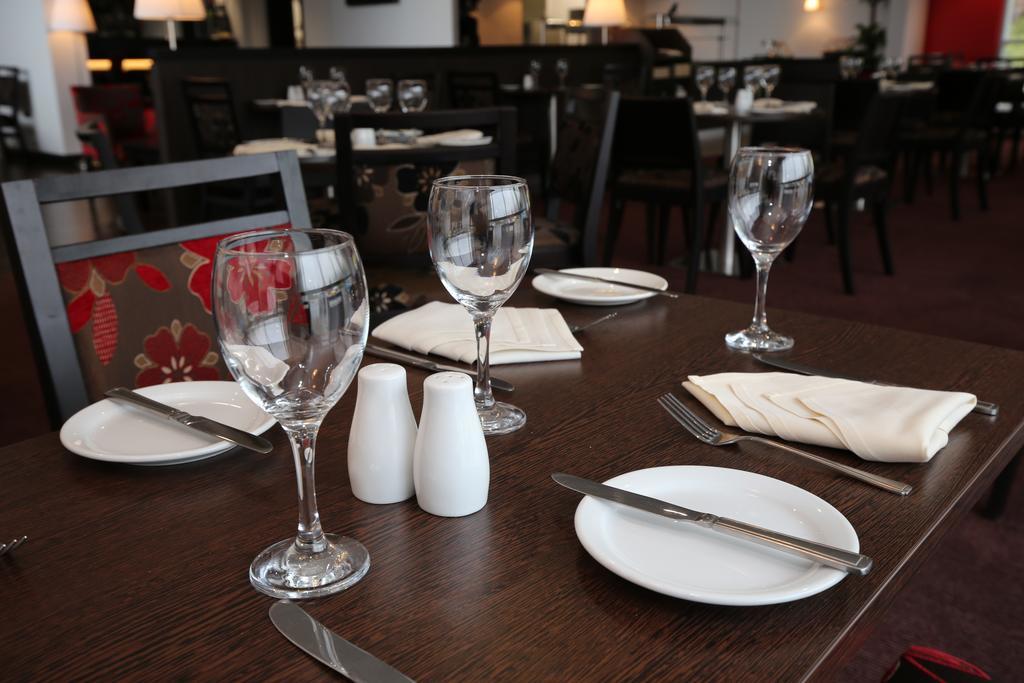 Ramada Wakefield Hotel Eksteriør billede