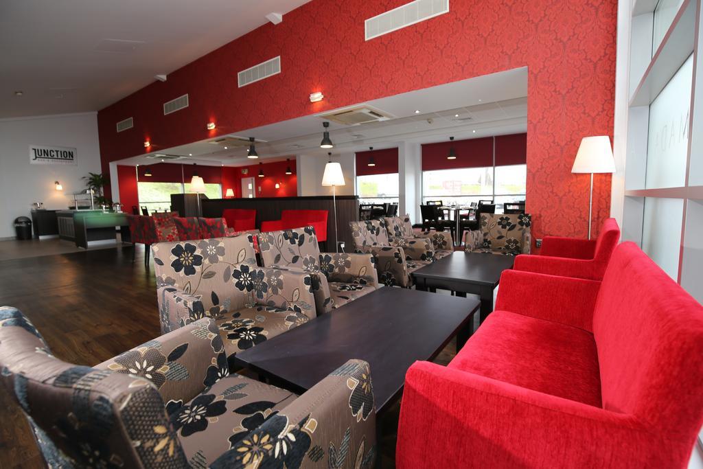 Ramada Wakefield Hotel Eksteriør billede