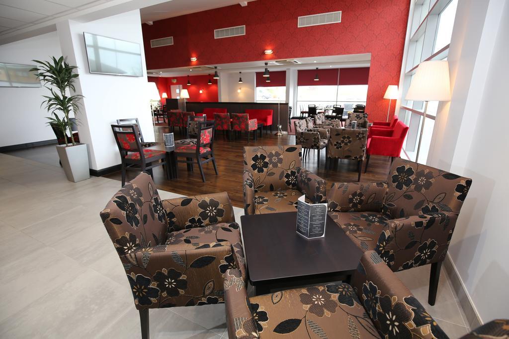 Ramada Wakefield Hotel Eksteriør billede