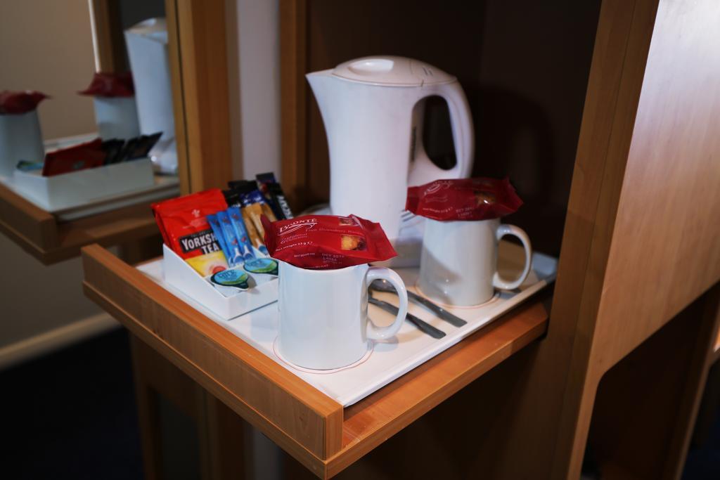 Ramada Wakefield Hotel Værelse billede