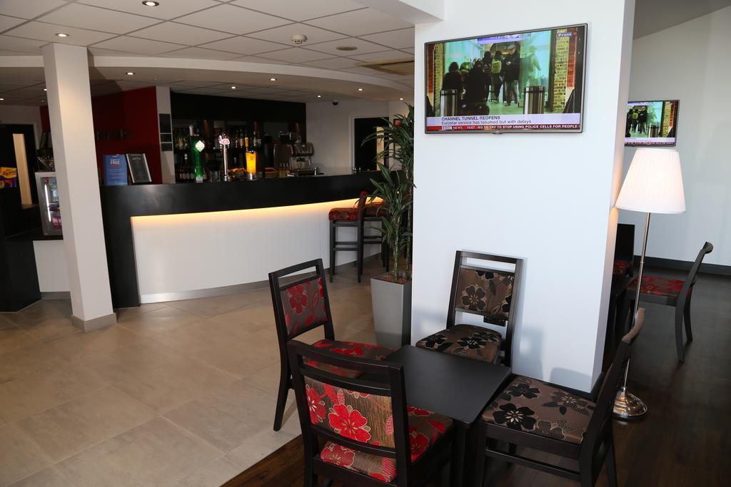 Ramada Wakefield Hotel Eksteriør billede