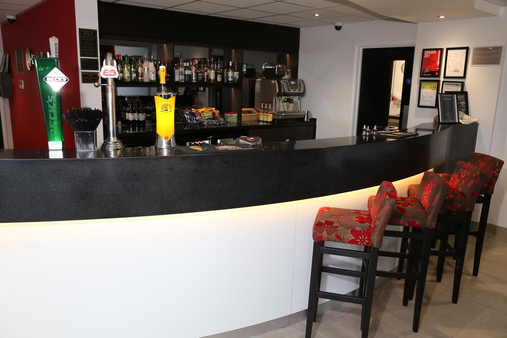 Ramada Wakefield Hotel Eksteriør billede