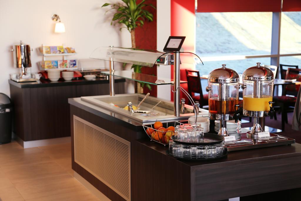 Ramada Wakefield Hotel Eksteriør billede