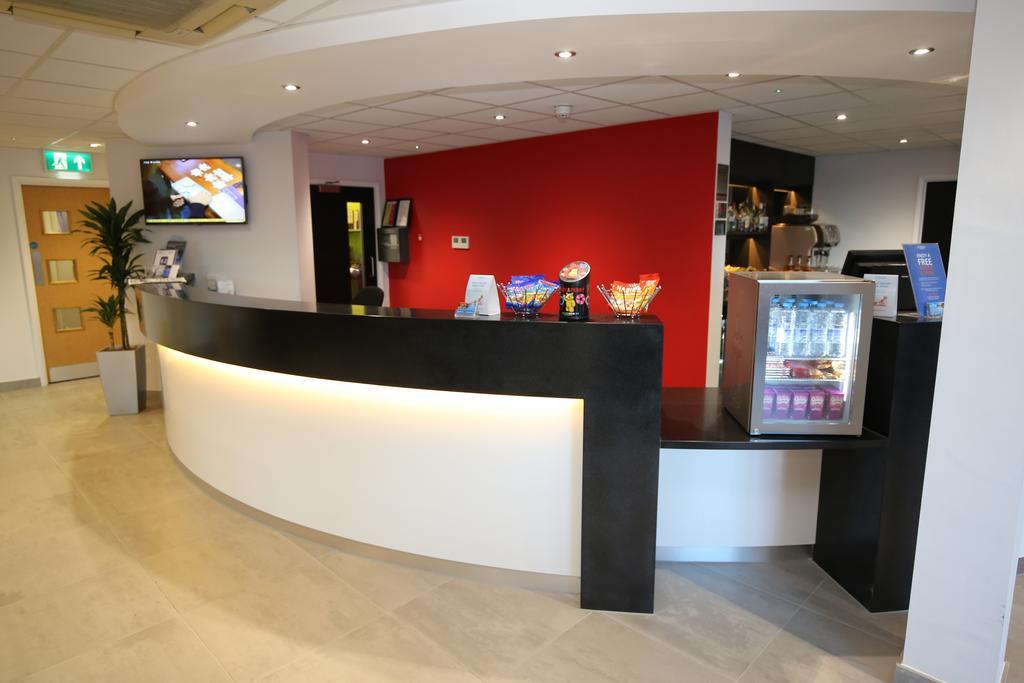 Ramada Wakefield Hotel Eksteriør billede