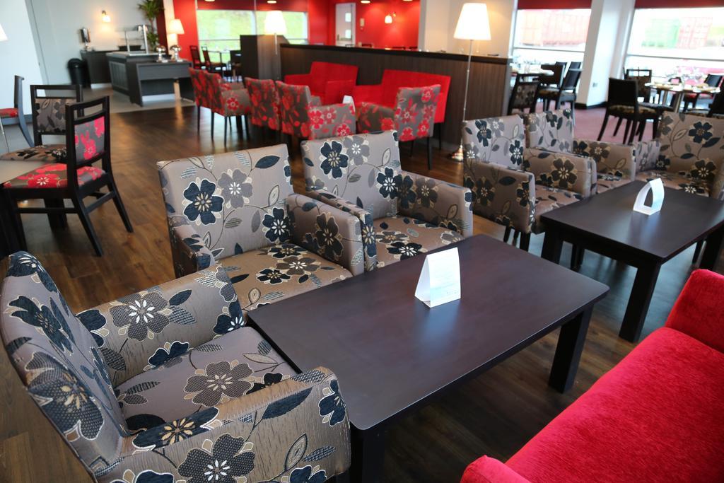 Ramada Wakefield Hotel Eksteriør billede