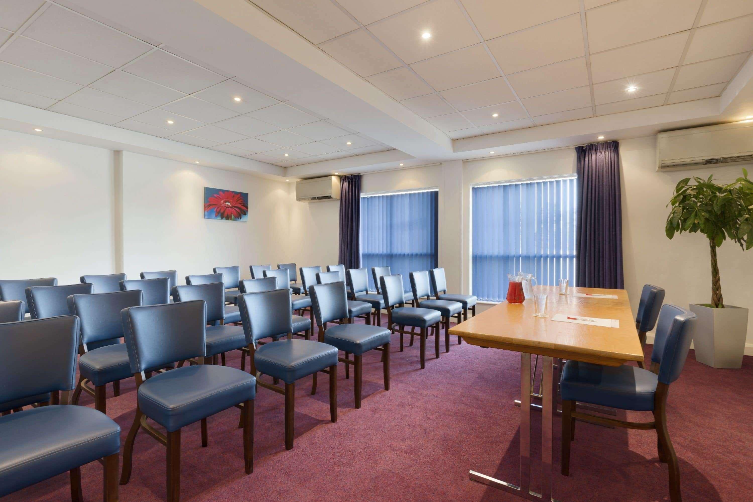 Ramada Wakefield Hotel Eksteriør billede